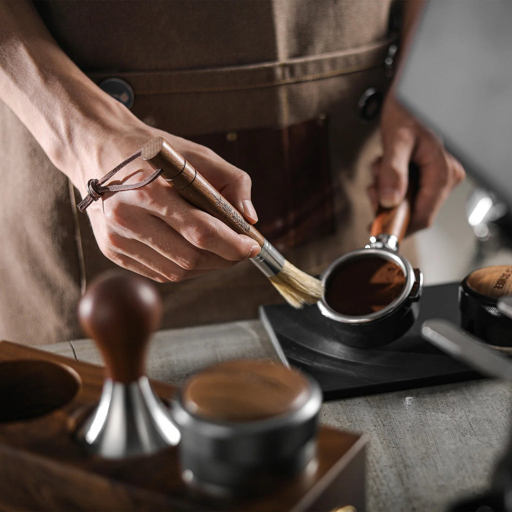 MHW-3BOMBER Barista Brush Brush Walnut MHW-3BOMBER